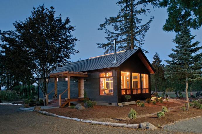 Pioneer Millworks Larch Deep Char Shou Sugi Ban exterior siding on a home in Dayton, OR. Photo by Loren Nelson.