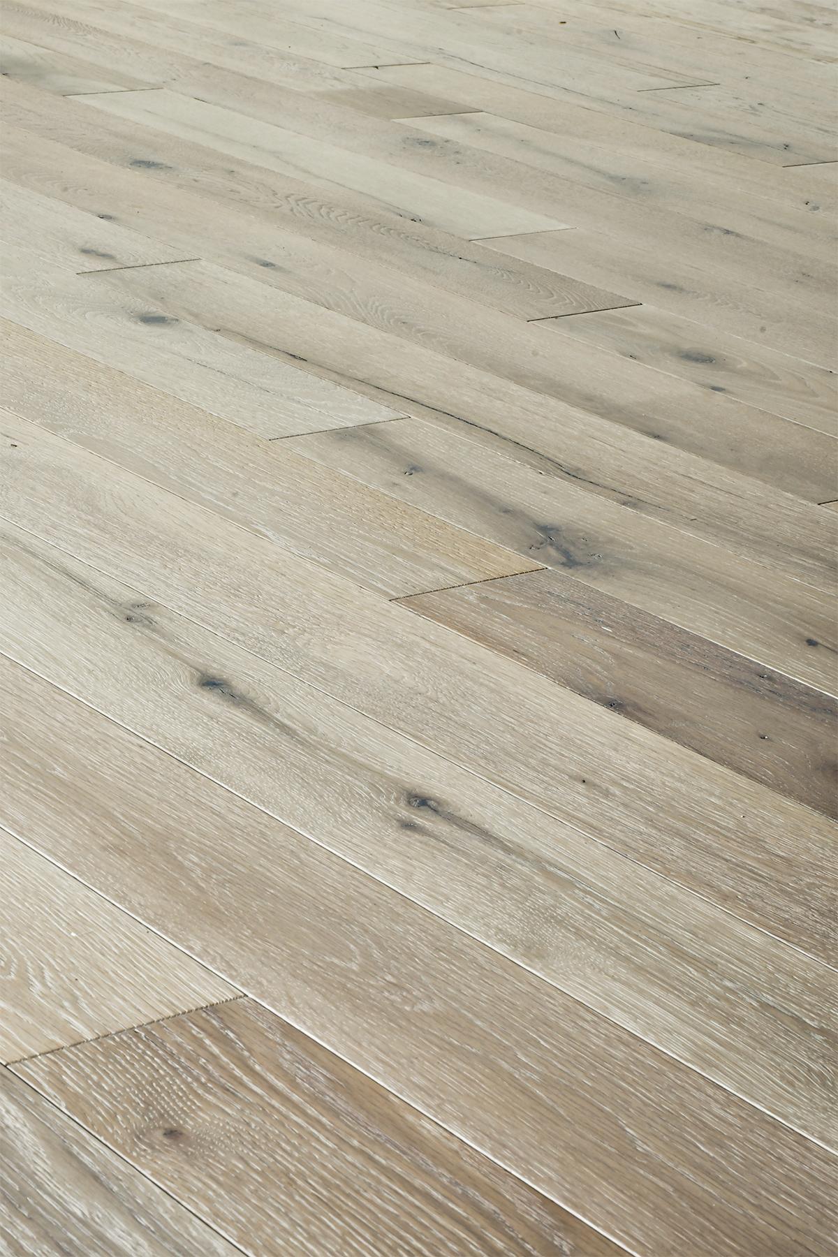 Reclaimed Oak Flooring & Paneling | BLACK & TAN—TAN OAK | Pioneer