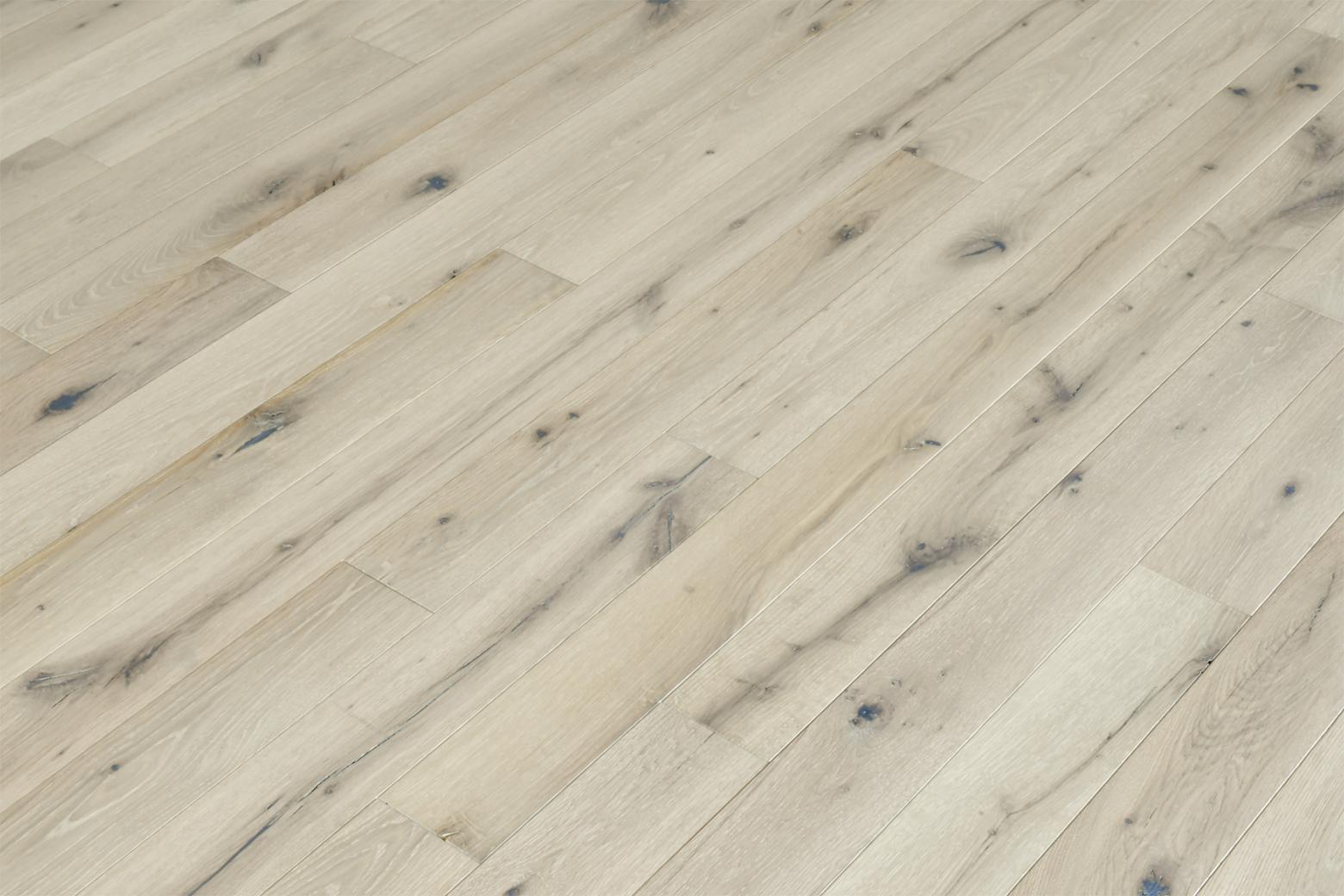 Reclaimed Oak Flooring & Paneling | BLACK & TAN—TAN OAK | Pioneer