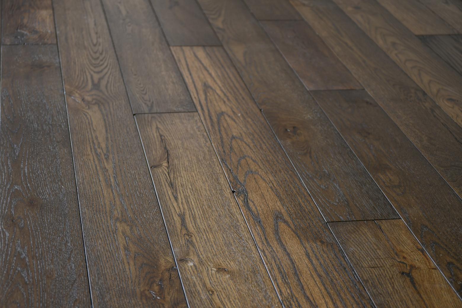 黒檀パーテーション Reclaimed Oak Flooring & Paneling | BLACK & TAN—TAN OAK | Pioneer