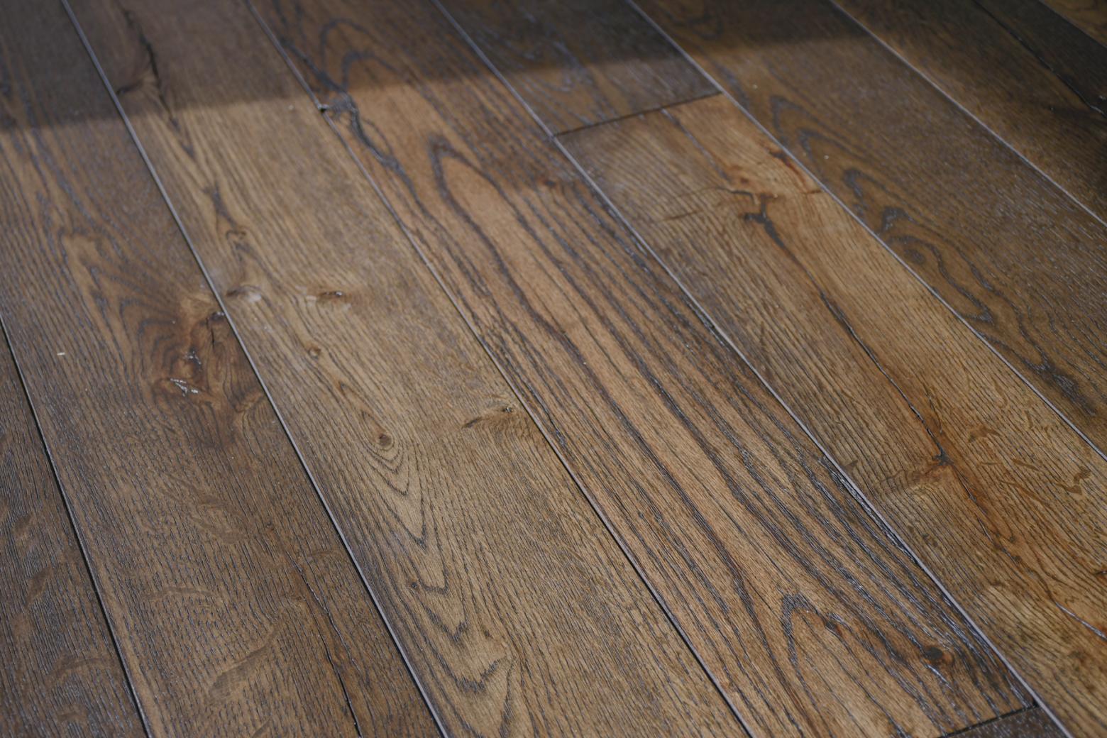 Reclaimed Oak Flooring & Paneling | BLACK & TAN—TAN OAK | Pioneer