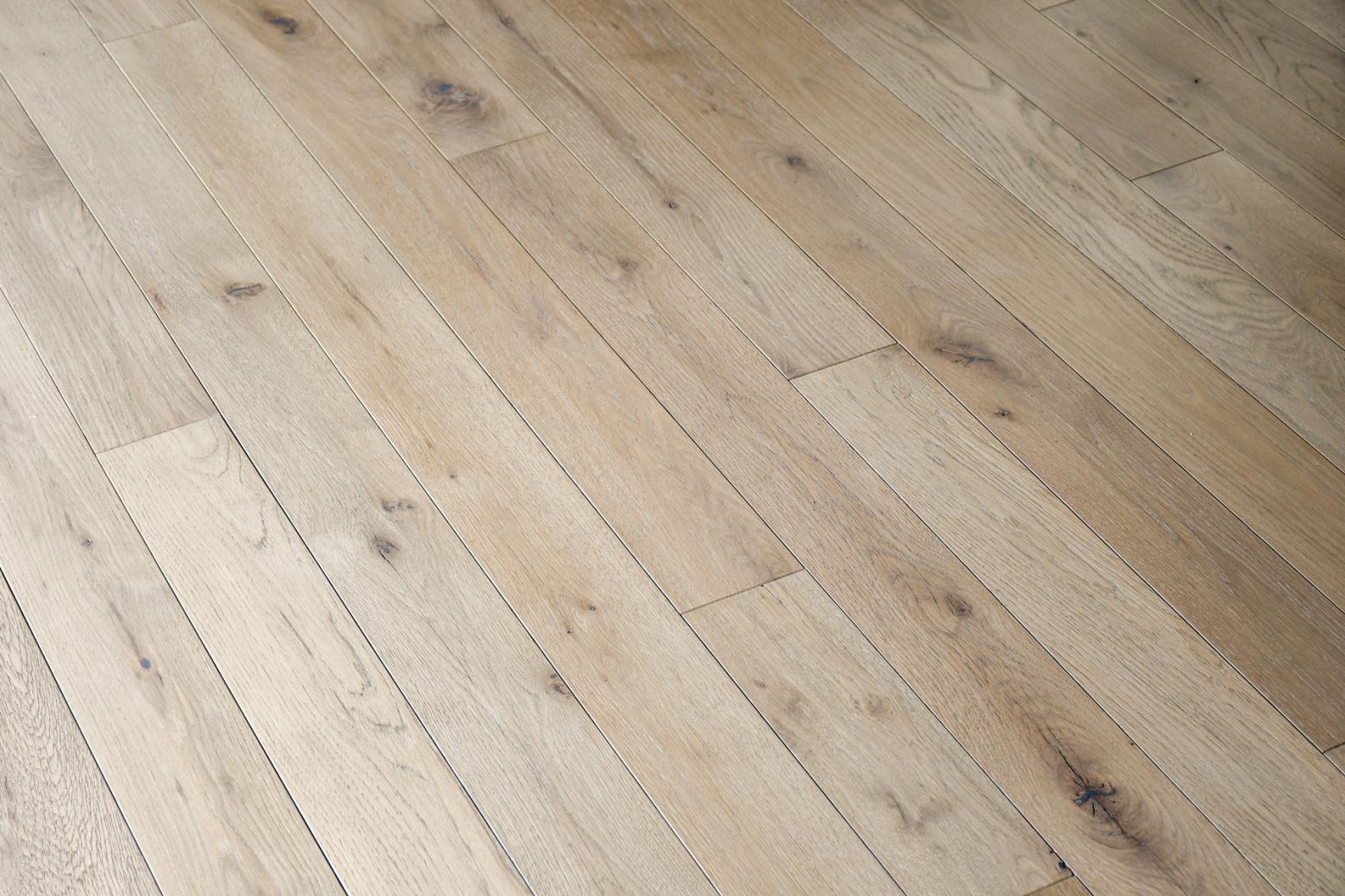 Reclaimed Oak Flooring & Paneling | BLACK & TAN—TAN OAK | Pioneer