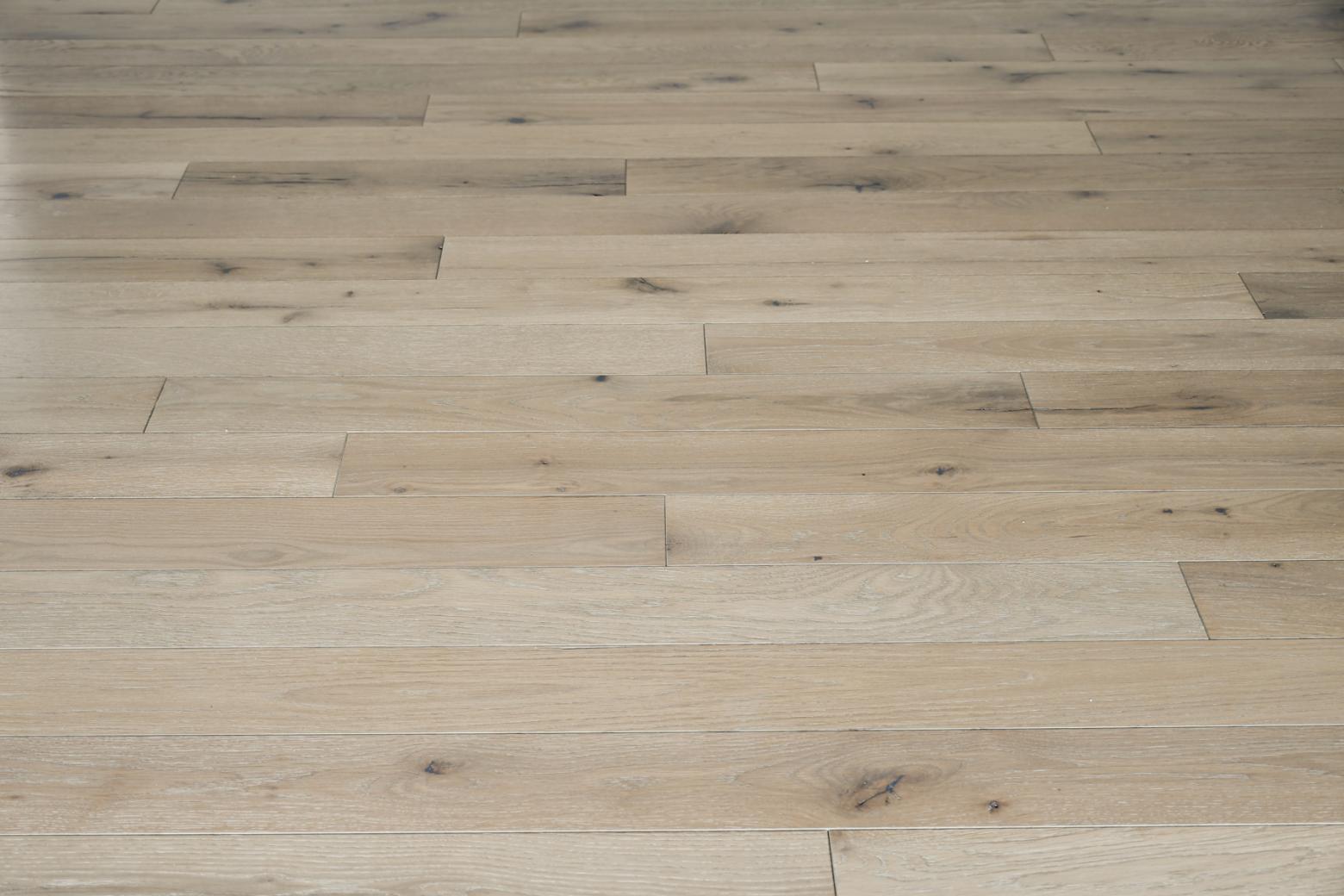 Reclaimed Oak Flooring & Paneling | BLACK & TAN—TAN OAK | Pioneer