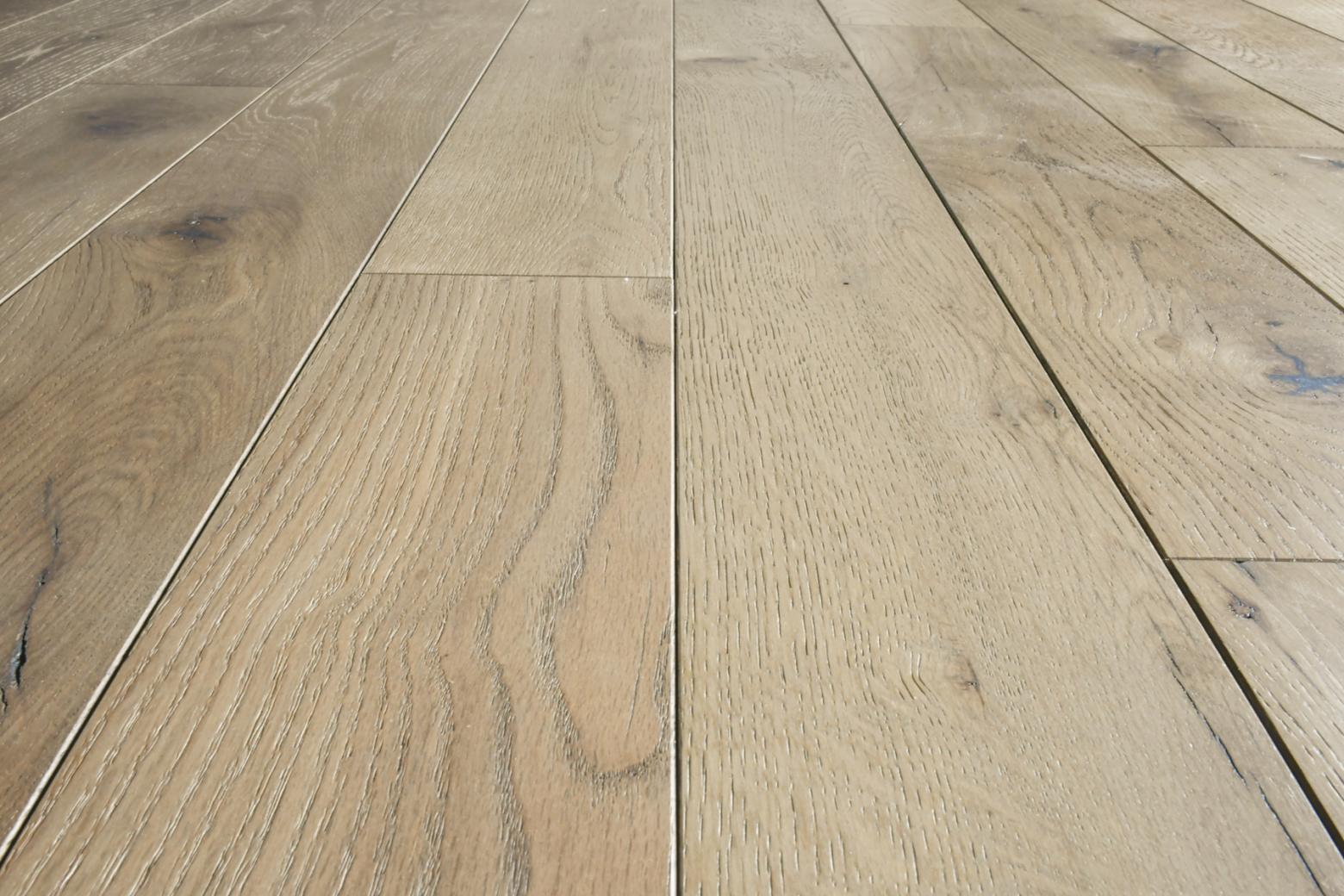 Reclaimed Oak Flooring & Paneling | BLACK & TAN—TAN OAK | Pioneer
