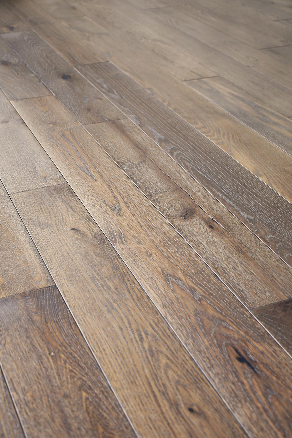 Reclaimed Oak Flooring & Paneling | BLACK & TAN—TAN OAK | Pioneer