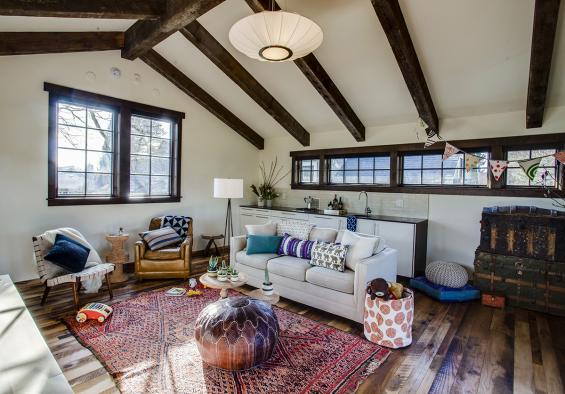Reclaimed 27′ structural ridge-beam timber and rafters, combined with settlers plank mixed hardwoods reclaimed wood flooring round out this rustic modern living space.