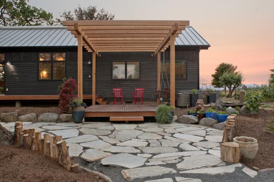 Larch Deep Char exterior siding on a home in Dayton, OR. Photo by Loren Nelson. 