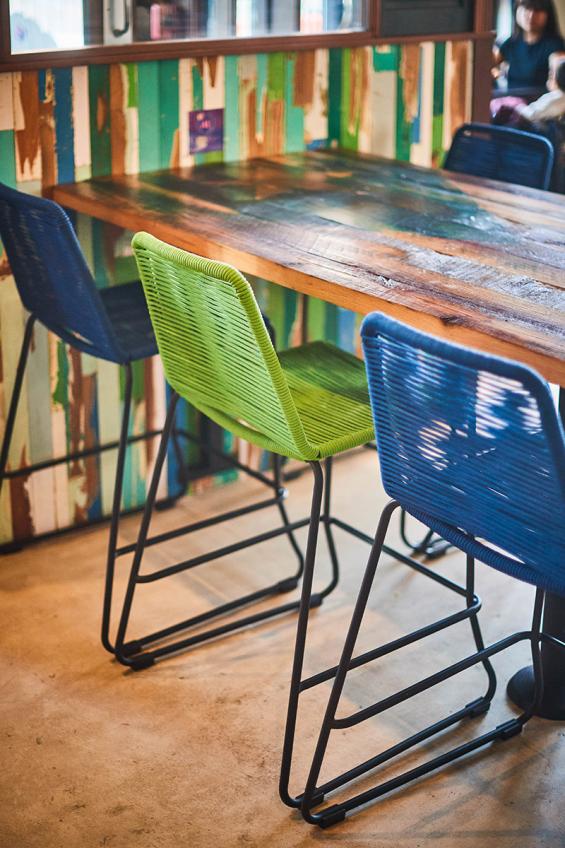 Pioneer Millworks Settlers' Plank Mixed Oak table top in La Famosa Restaurant in Washington 