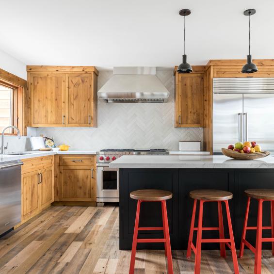 Pioneer Millworks Settlers' Plank Oak flooring. Photo © Kat Alves