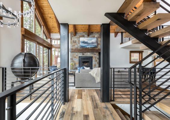 Pioneer Millworks Settlers' Plank Oak flooring. Photo © Kat Alves