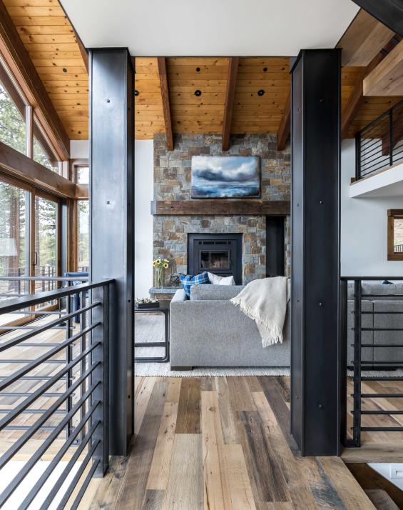 Pioneer Millworks Settlers' Plank Oak flooring. Photo © Kat Alves