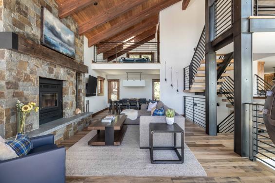 Pioneer Millworks Settlers' Plank Oak flooring. Photo © Kat Alves