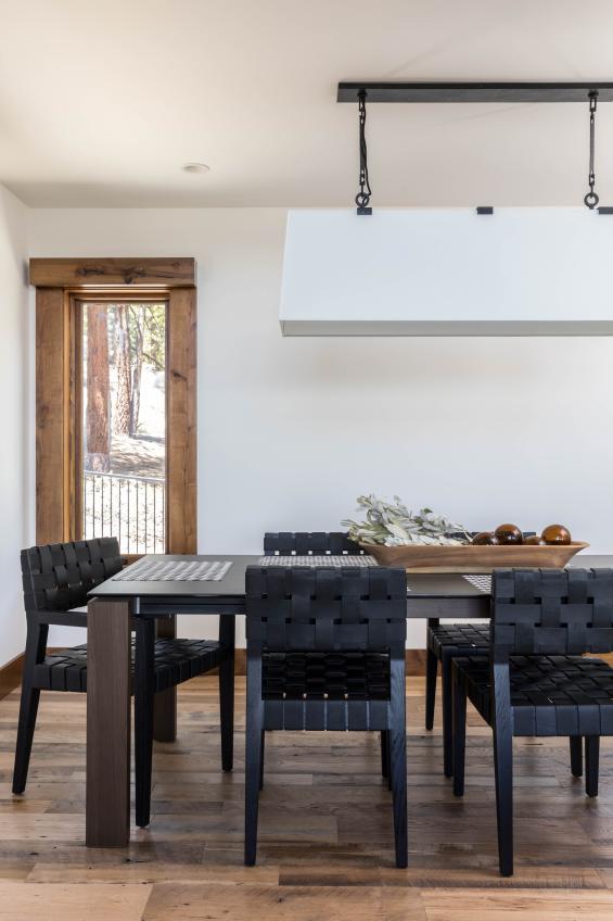 Pioneer Millworks Settlers' Plank Oak flooring. Photo © Kat Alves