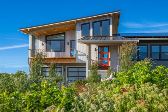 Pioneer Millworks Shou Sugi Ban exterior siding in Sequim, WA. Photography © Daniel Zetterstrom