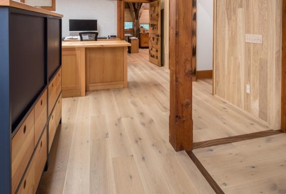 Pioneer Millworks Natural Expressions Oak flooring in Ginger Root