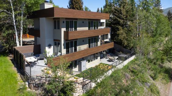 Pioneer Millworks Accoya Cocoa Siding. Photo by Tim Brown Media.