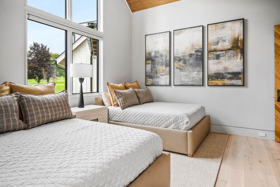 Pioneer Millworks Natural Expressions Shoji White 8" White Oak Flooring -- R3D Media