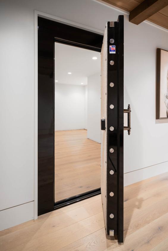 Pioneer Millworks Natural Expressions Shoji White 8" White Oak Flooring -- R3D Media