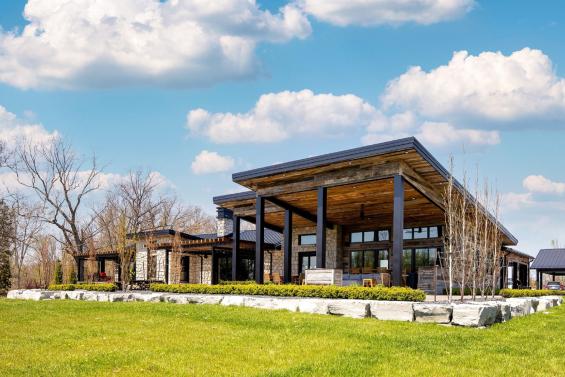 Pioneer Millworks American Prarie Brown Board Paneling and Siding. Project by Coulson Design Build. Photos by Pastorius Media.