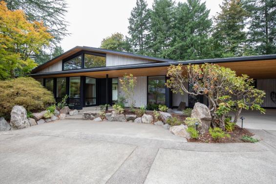 Pioneer Millworks Larch White Shou Sugi Ban Siding. Project by Akos Construction. Photos by Cristin Norine.