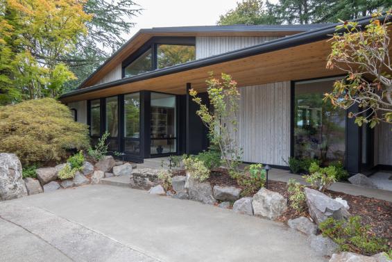 Pioneer Millworks Larch White Shou Sugi Ban Siding. Project by Akos Construction. Photos by Cristin Norine.